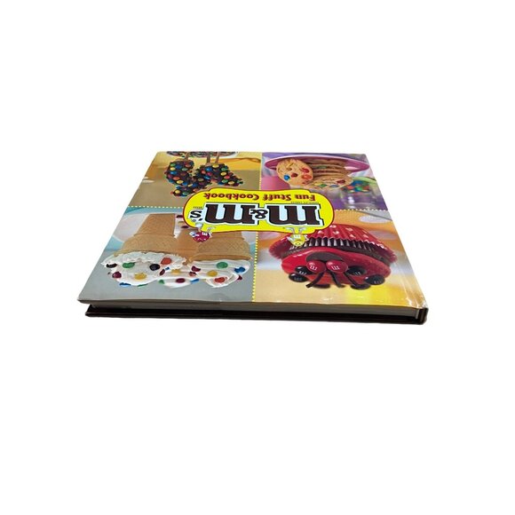 M&M's Fun Stuff Cookbook 2013 Kids Recipes Candy Cookies Cakes Hardcover - Picture 10 of 10